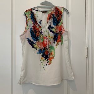 Crosby. Sleeveless shirt with beautiful multi colored pattern